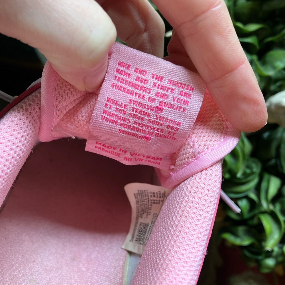 Rare Nike Triple Pink Dunk Low-Top Sneakers Women’s 8.5 - Picture 15 of 16